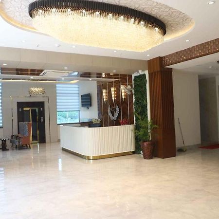 Golden Stone Resorts Alīgarh エクステリア 写真