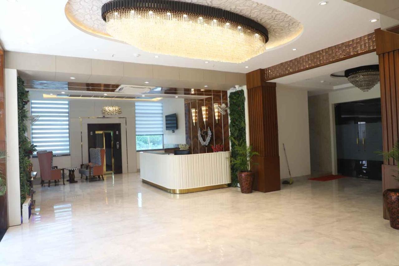 Golden Stone Resorts Alīgarh エクステリア 写真