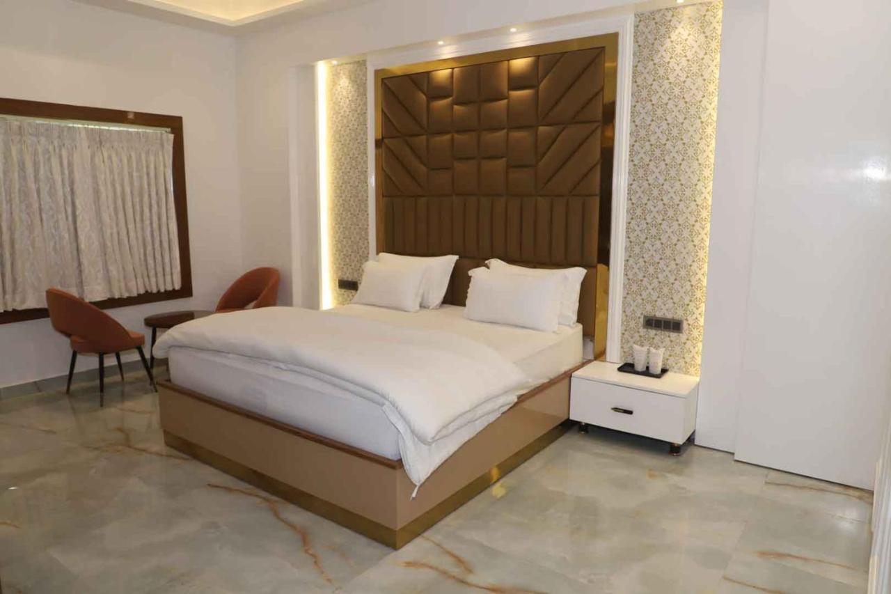 Golden Stone Resorts Alīgarh エクステリア 写真
